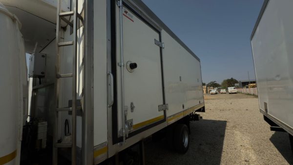 2021 NISSAN UD KUZER PKE150 REEFER TAILLIFE TRUCK - Image 3