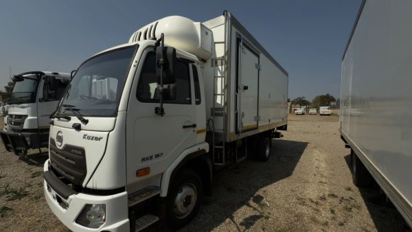 2021 NISSAN UD KUZER PKE150 REEFER TAILLIFE TRUCK - Image 2