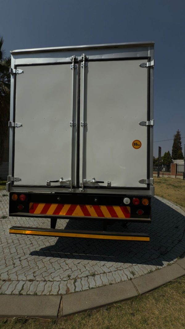 2016 HINO 500 1626 VAN BODY TRUCK - Image 5