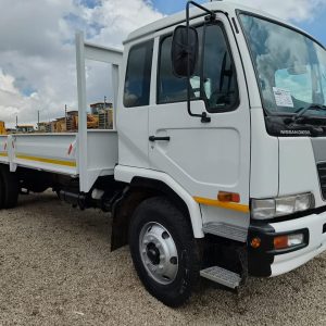 2011 NISSAN UD 90 DROPSIDE TRUCK