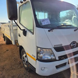 2018 HINO 300 915 LWB C/C F/C DROPSIDE TRUCK
